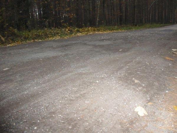 dziurawy asfalcik koło Gliny, tak mnie tutaj wytelepało...