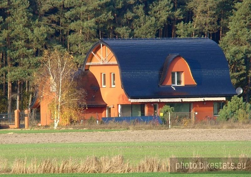 kolejny ładny domek, tym razem w Kołacie
