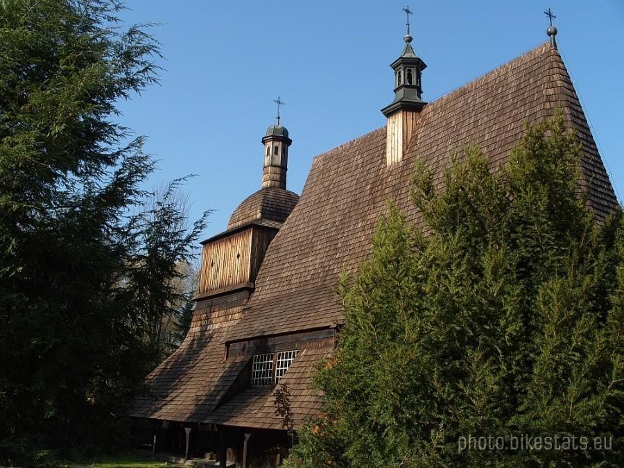 Kościółek śś Filipa i Jakuba w Sękowej,wzniesiony w XVIw.