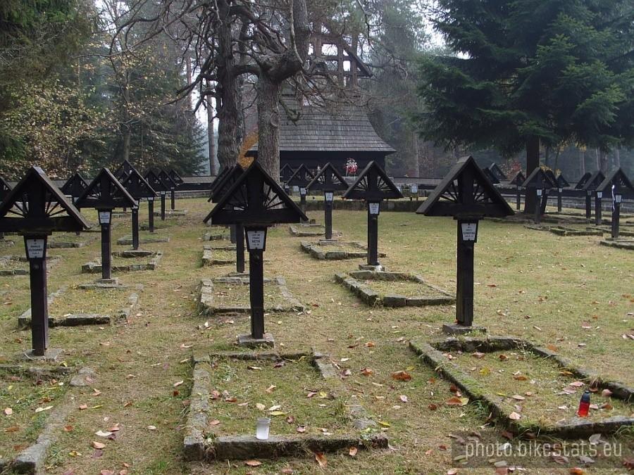Cmentarz wojenny na Przełęczy Małastowskiej