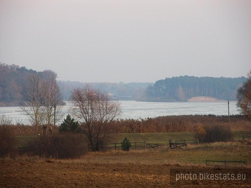 no i docierają nad Jezioro Kowalskie