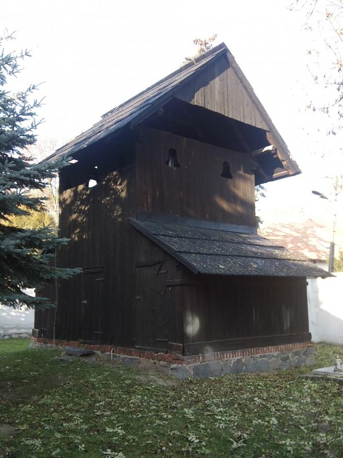 przykościelna dzwonnica w Łodzi