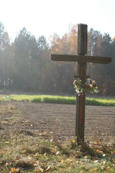 przydrożny krzyż
