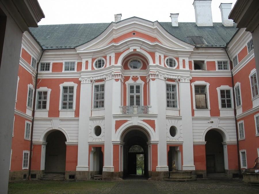 Broumov - dziedziniec klasztorny