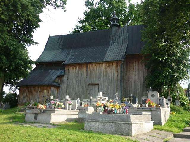 Kościół p.w. Nawiedzenia Najświętszej Maryi Panny z XV wieku w Iwkowej