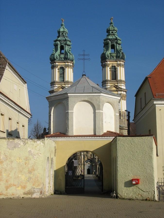 Krzeszów - brama wejściowa na teren opactwa