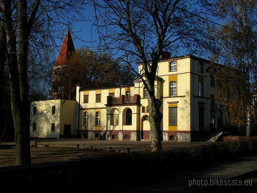 Dwór z przełomu XVIII i XIX w. w miejscowości Turze – obecnie szkoła