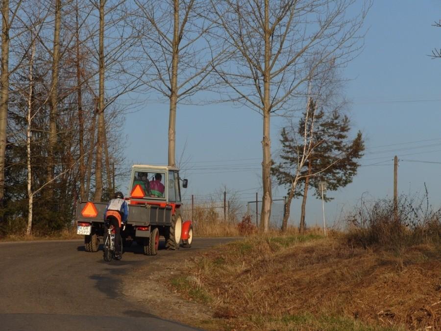 i w kole do końca podjazdu..