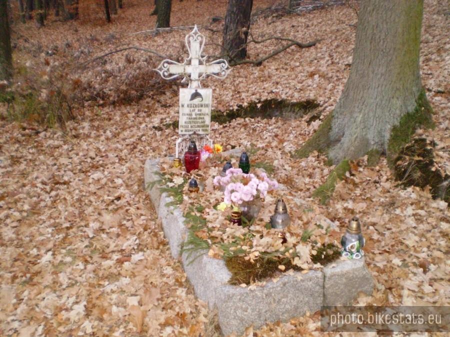 Grób rozstrzelanego przez hitlerowców Władysława Kozłowskiego