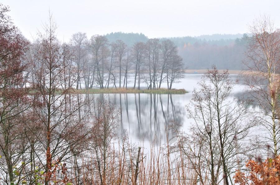 Jezioro Kośno - widok z miejscowości Łajs