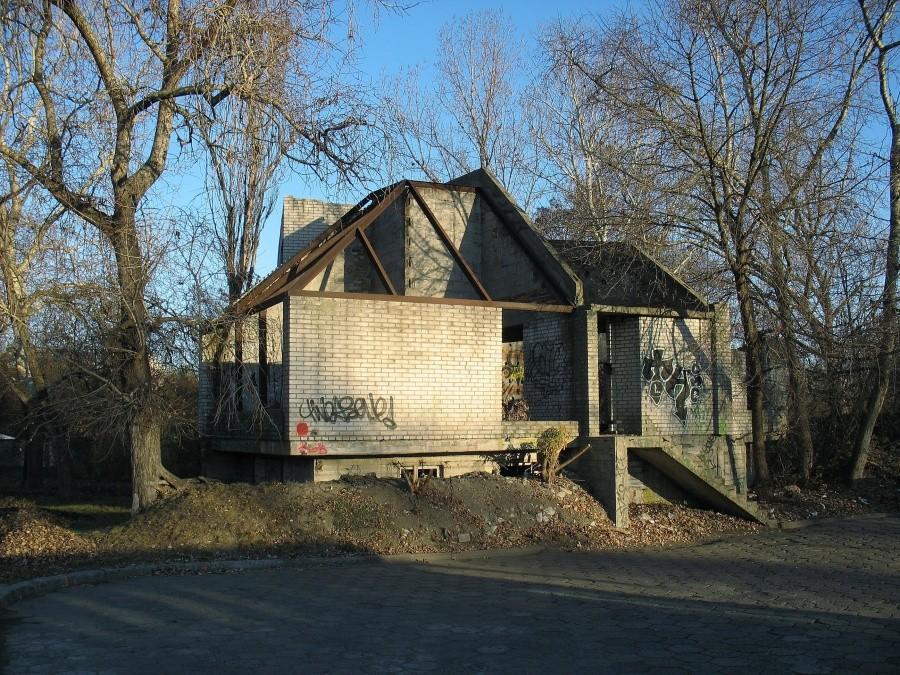 Opuszczony budynek przy ZOO