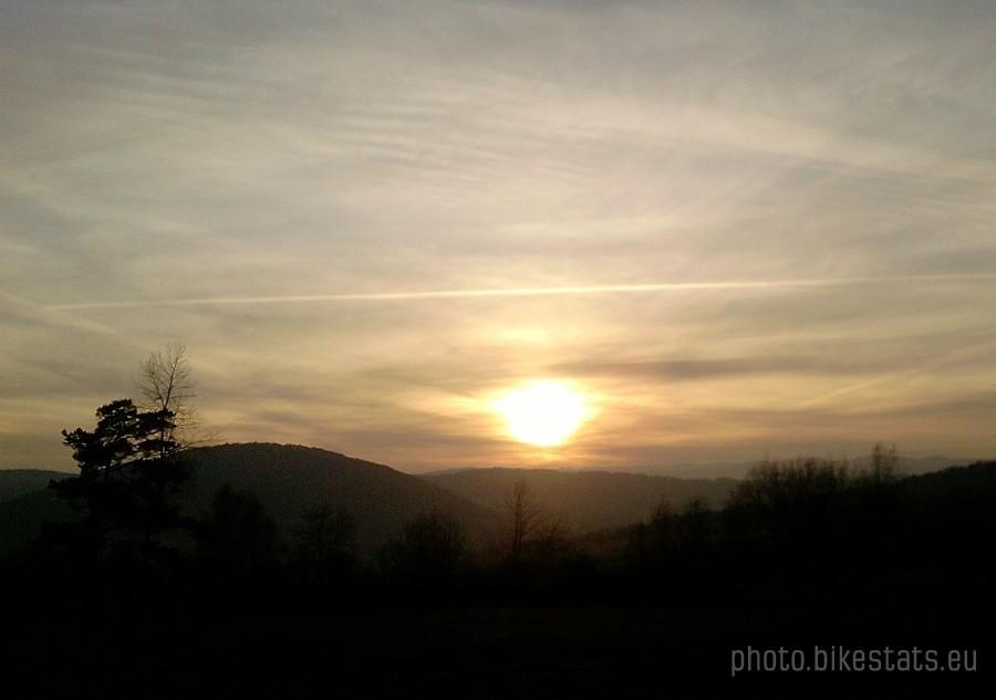 Zachód słońca z Bielanki - gdzieś tam majaczą Tatry...