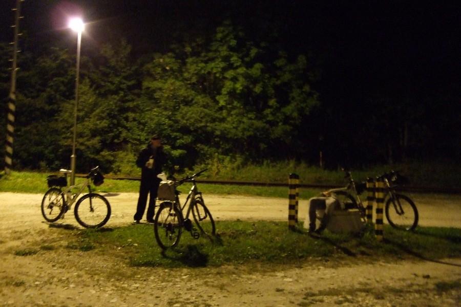 Nocna kolacja i odpoczynek na kanale temperaturka 12 stopni.
