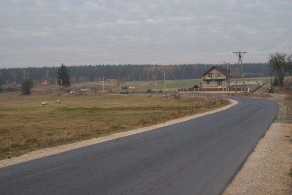 kawałek nowiutkiego asfaltu w Twardej