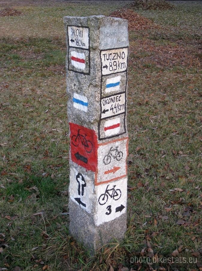 Zielonka - kamienny drogowskaz.