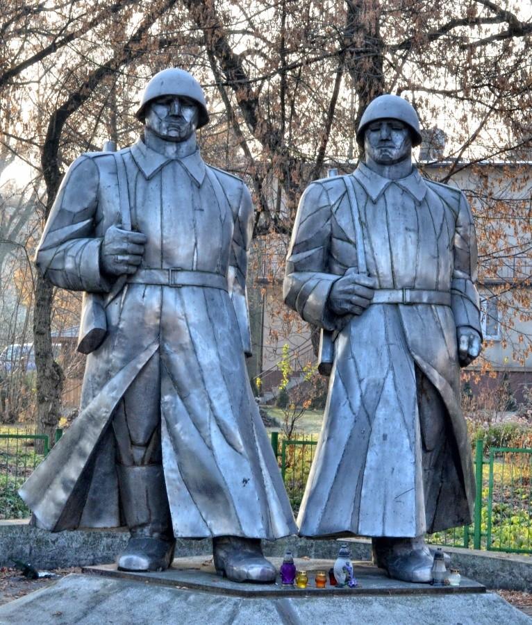 Pomnik w Łosniu