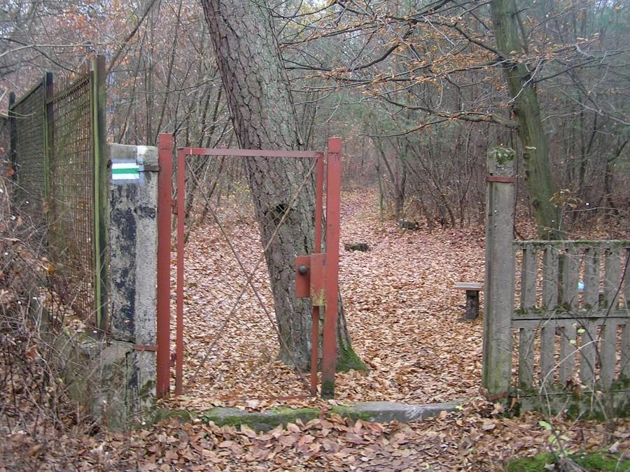 Tędy uciekają kuracjusze:) z sanatorium w Smukale