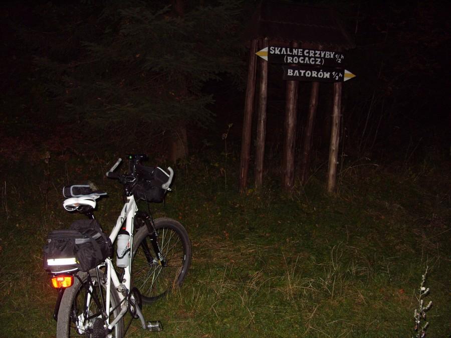 I odpoczynek na skalnych grzybach już zmierzch.