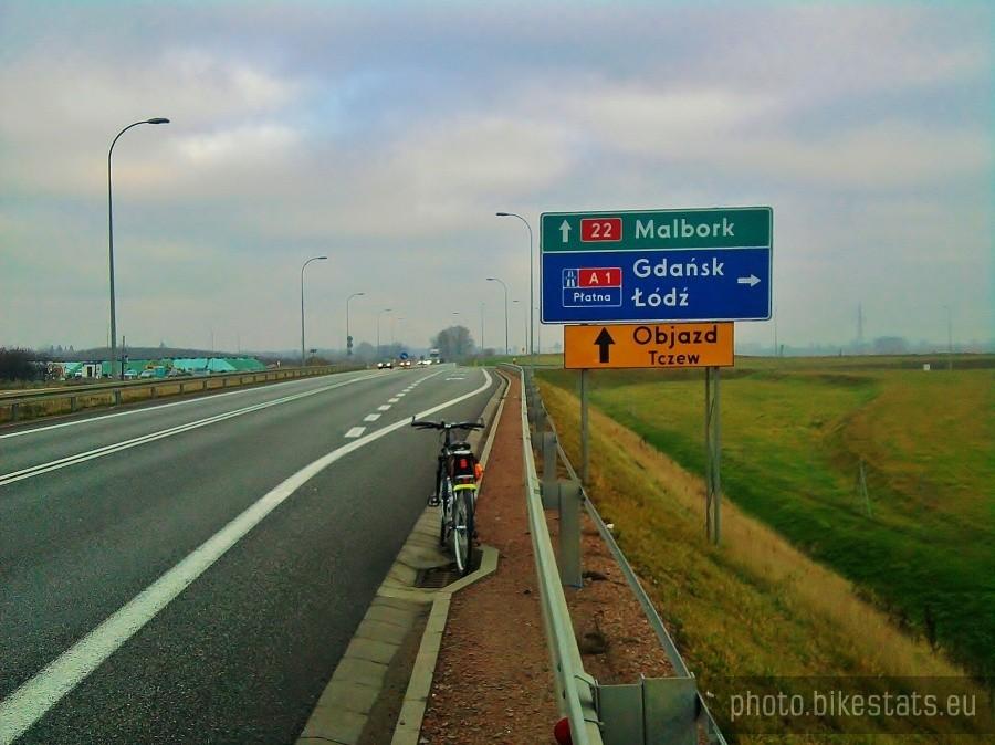 Na drodze krajowej 22.