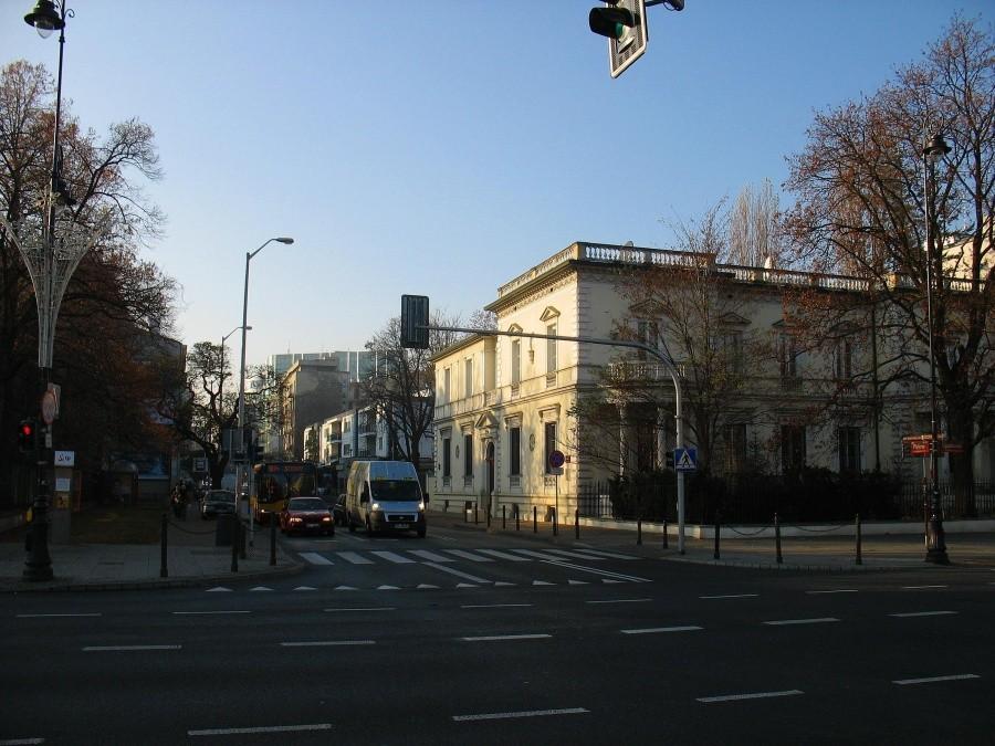 Ulica Piękna przy Alejach Ujazdowskich