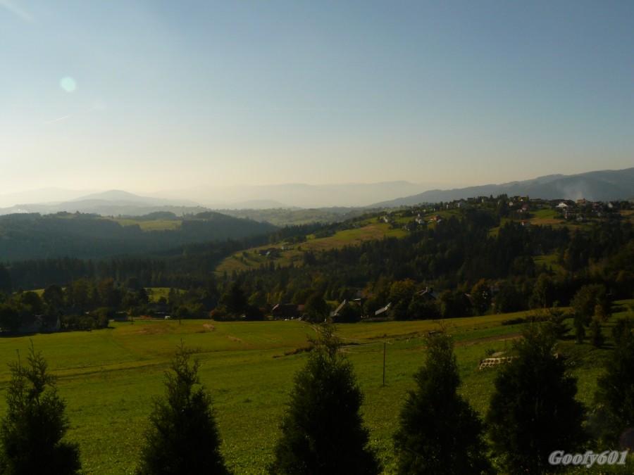 Widok w kierunku Istebnej ze stoków Ochodzity.