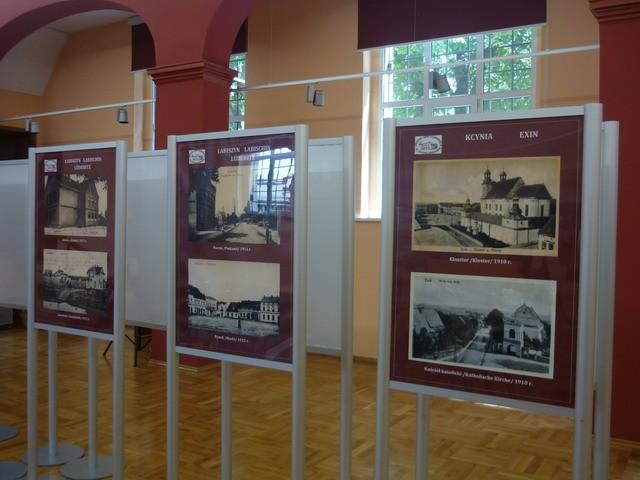 To tylko niektóre z wystawianych pocztówek