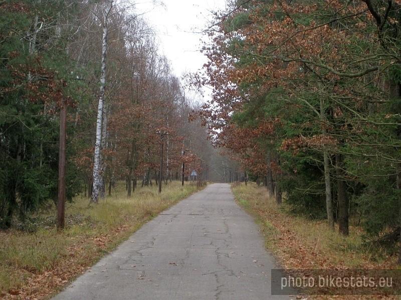 Betonowa droga z Dziadkowa do Mielna.