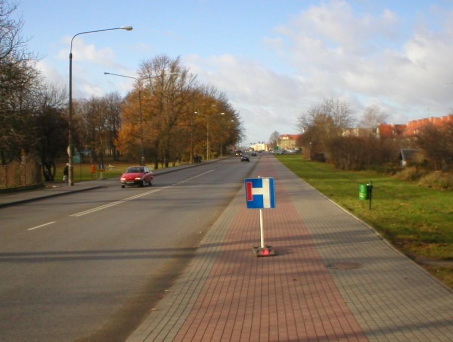 FAJNY ZNAK, ALE CZEMU NA ŚRODKU DDR?