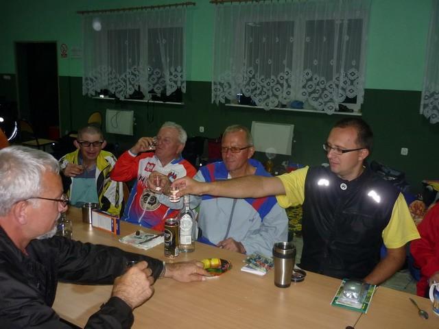 Czas wypić toast za spotkanie i za zdrowie organizatorów;)