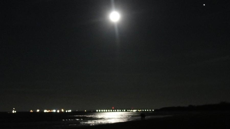 Księżyc nad plażą