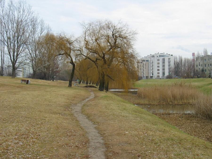 Ścieżka przy fosie