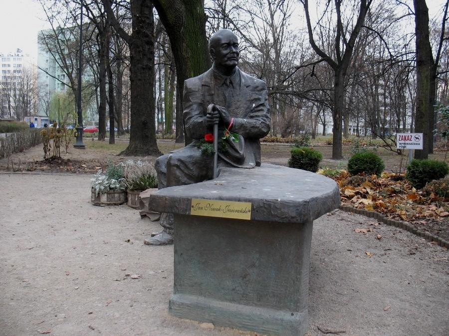 Ławeczka Jana Nowaka-Jeziorańskiego