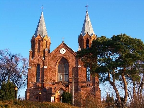 Neogotycki kościół w Leoncinie z końca XIX wieku