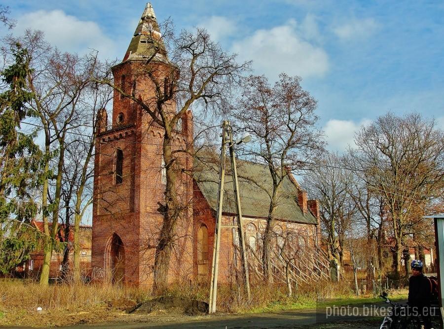 Gotycki kościół z ( XIV w.) w Gnojewie.