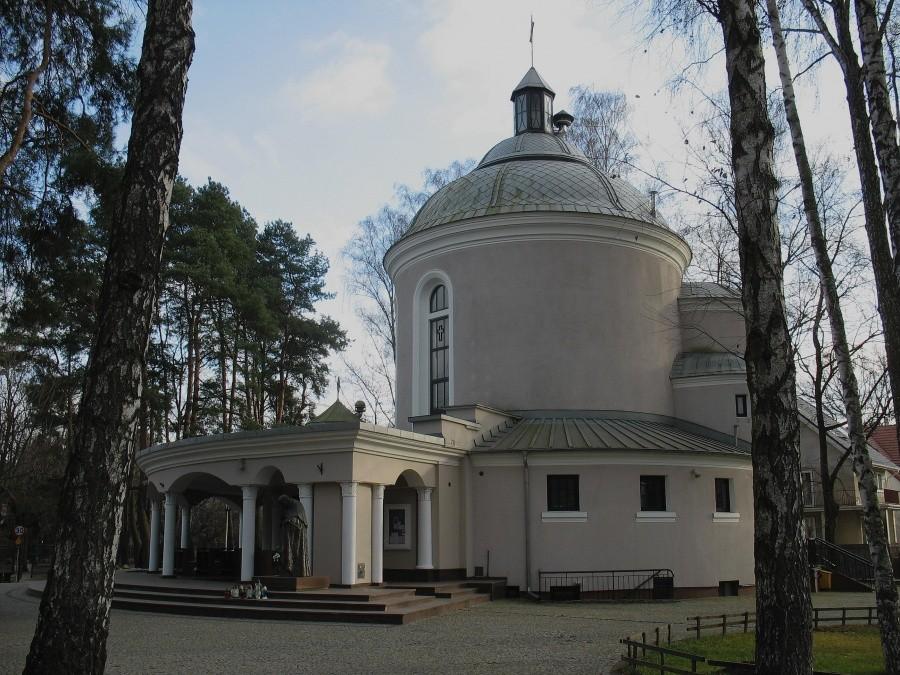 Komorów - kościół Narodzenia NMP