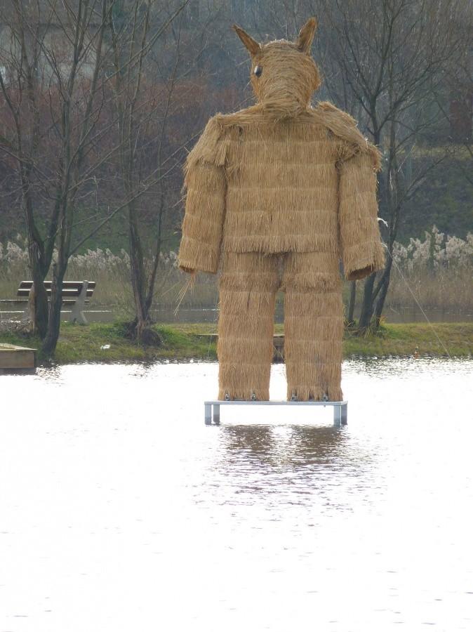 "Oczko mu się odlepiło. Temu misiu."