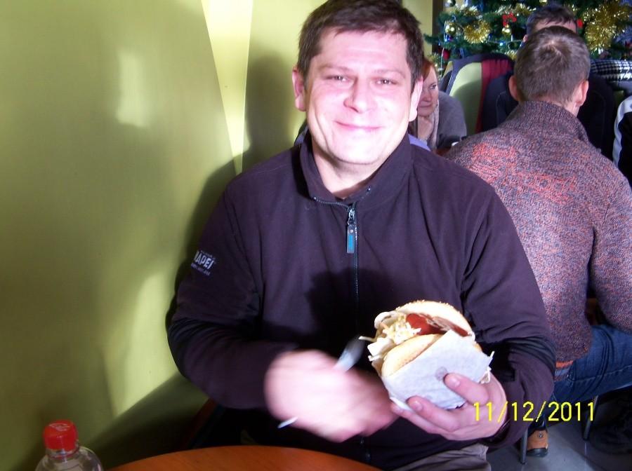 PIOTR I JEGO BIG HAMBURGER :-)