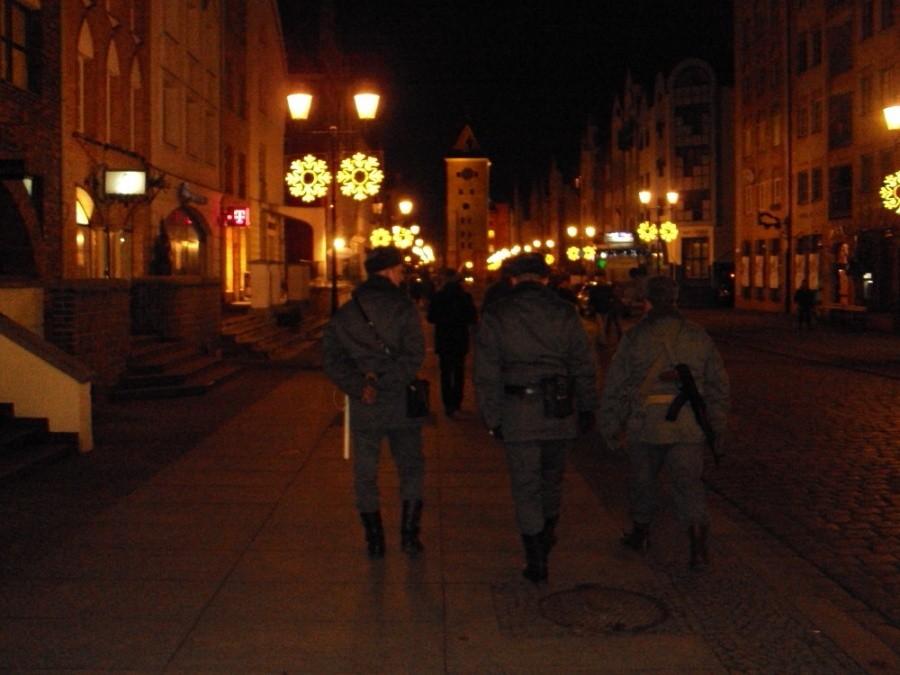 Spacerowicze w Elblągu
