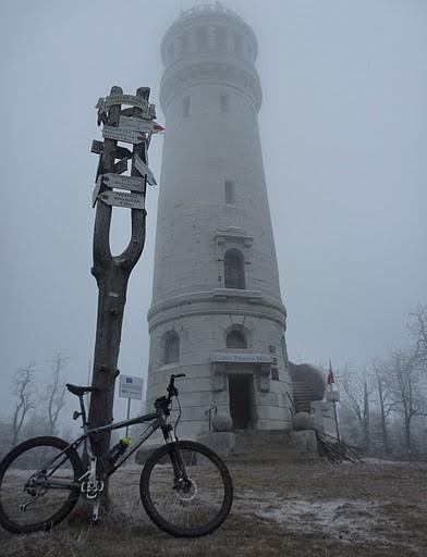 Wielka Sowa 1014m n.p.m. i wieża widokowa. Czyli, że ją trochę widać :)