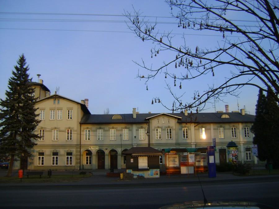 Dworzec PKP w Tom-Maz.