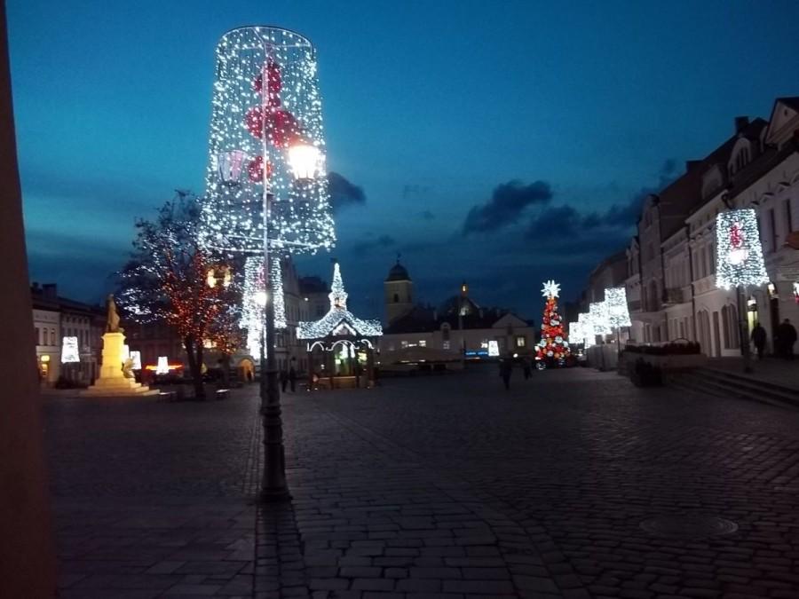 oświetlenie świąteczne w mieście