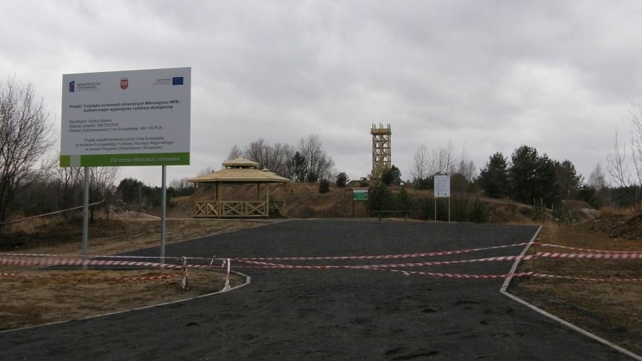 Parking przy wieży. Jeszcze w budowie
