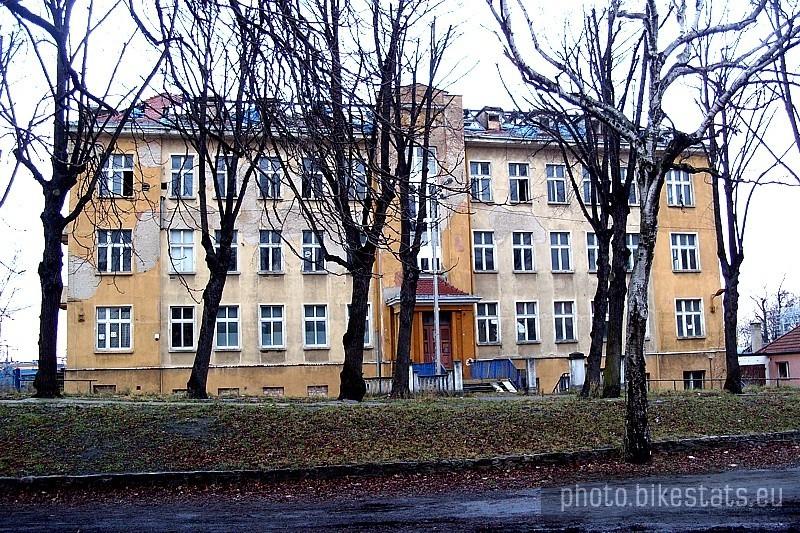 Budynek po byłej przychodni kolejowej w Tczewie.