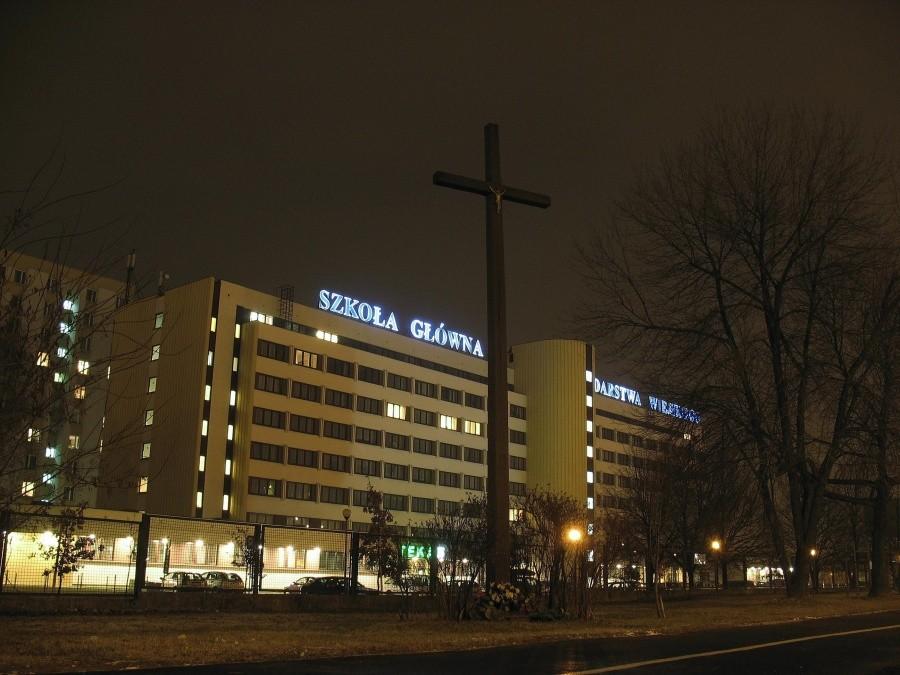 Krzyż przy akademiku SGGW