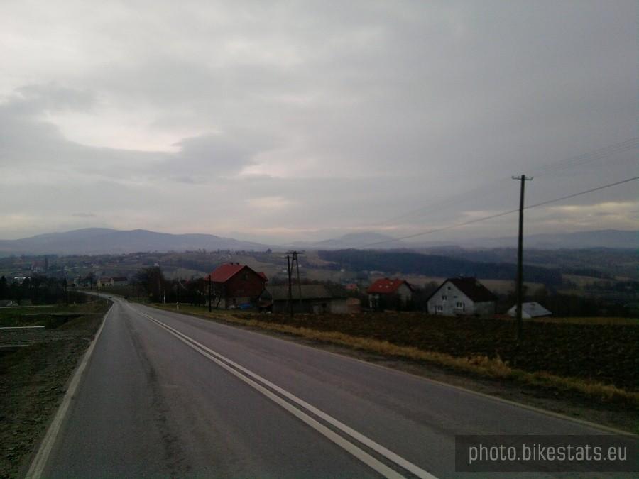 Rzuk oka na Beskidy z Sędziszowej