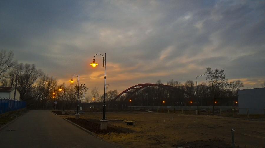 widok na nowy most spod Leroya