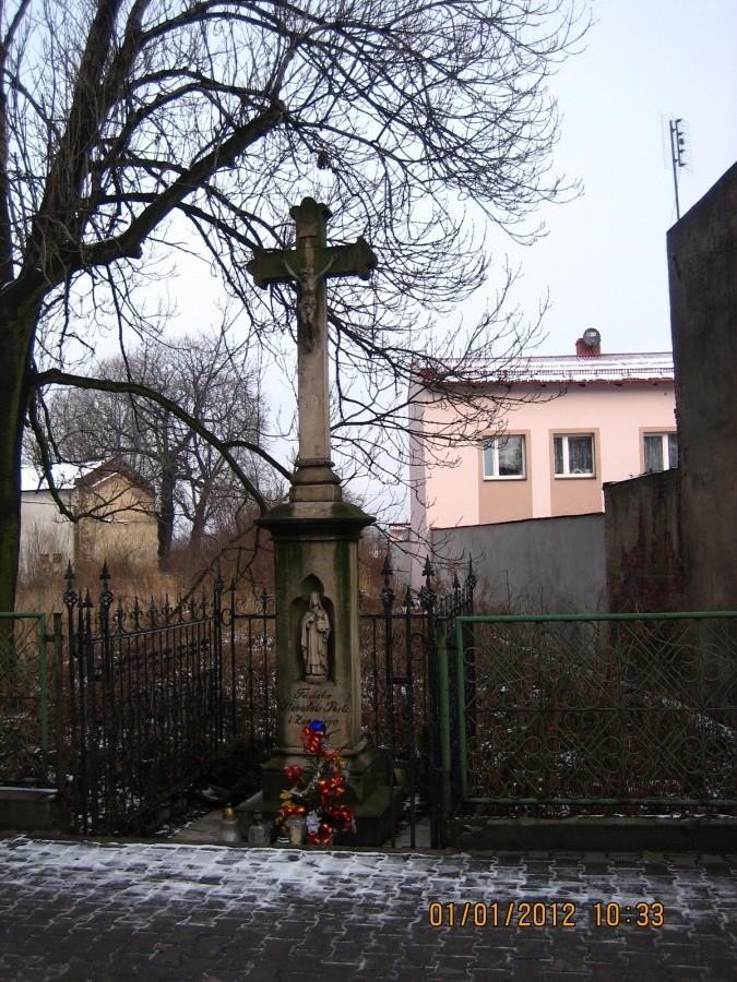 krzyż przy ulicy Głównej w Maciejkowicach