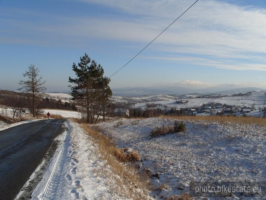 Spojrzenie na Beskid Niski z końcówki podjazdu w Bieśniku
