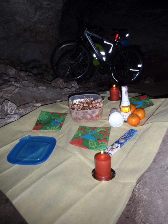Zimny bufet w jaskini