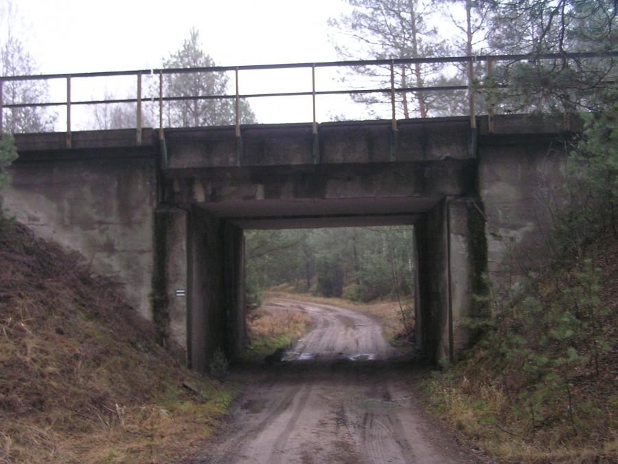 Na czarnym szlaku Komputerków (przejazd pod linią kolejową do Emilianowa)